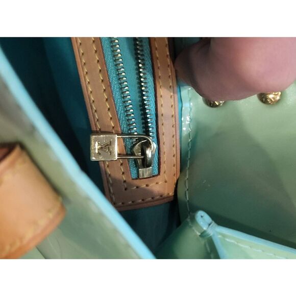Louis Vuitton Tote Bag Vernis Reade PM Peppermint Monogram Leather - Picture 9 of 10